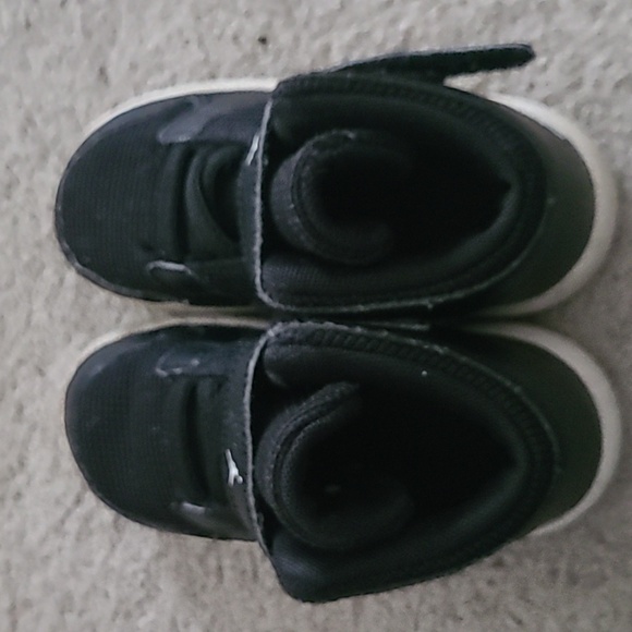 Black and white size 8c Jordans - Picture 1 of 4